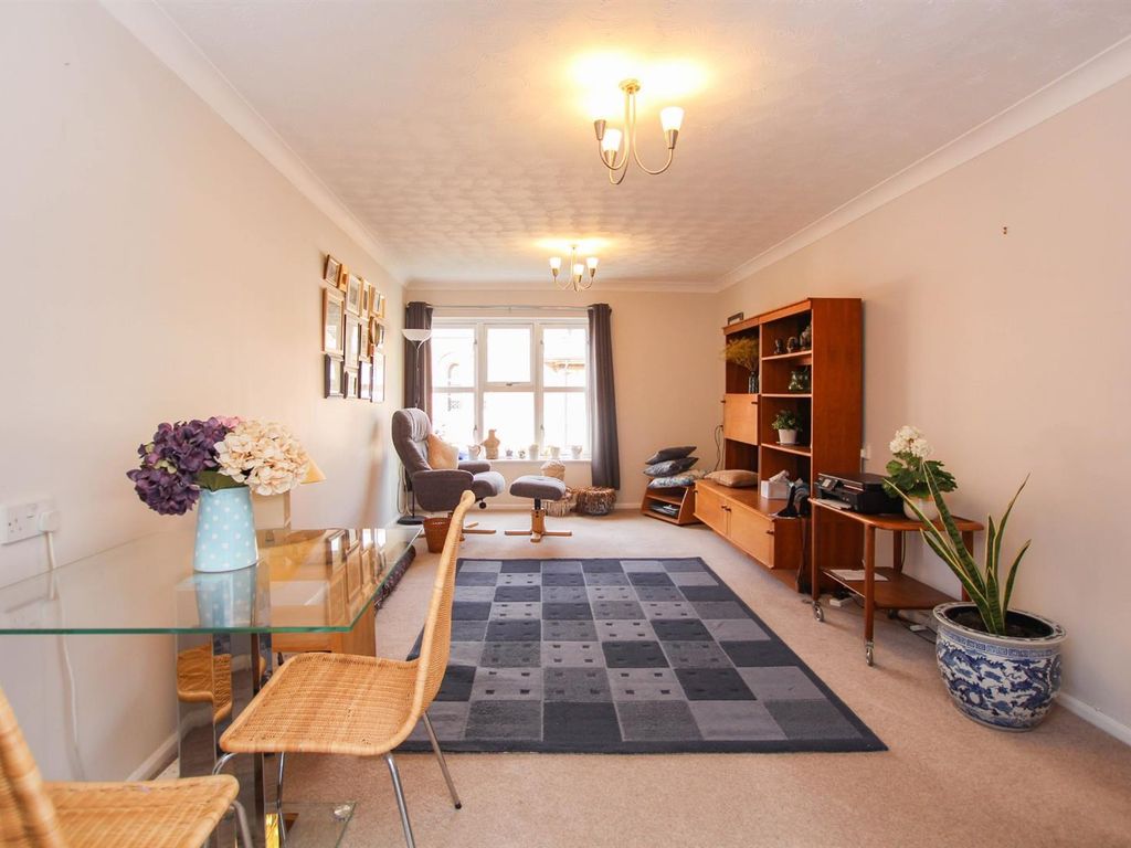 1 bed flat for sale in Audley Road, Saffron Walden CB11, £185,000