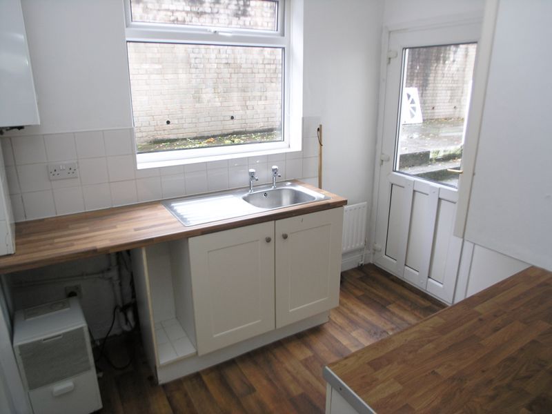 1 bed flat for sale in Church Hill, Brierley Hill DY5, £70,000