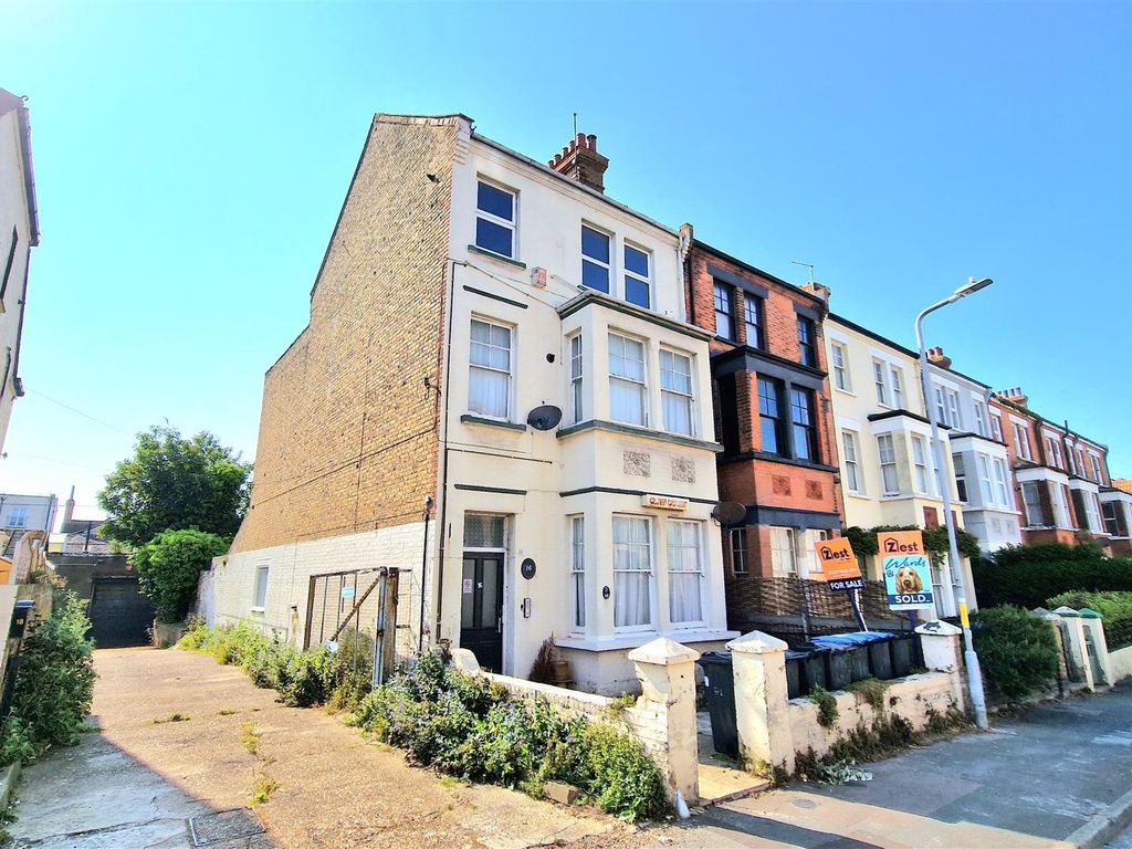 3 bed flat for sale in Norfolk Road, Cliftonville, Margate CT9, £180,000