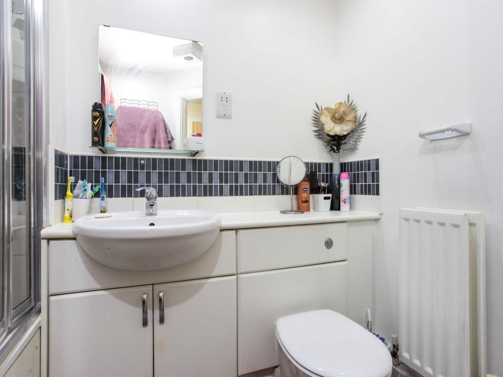 1 bed flat for sale in Spring Place, Barking IG11, £230,000