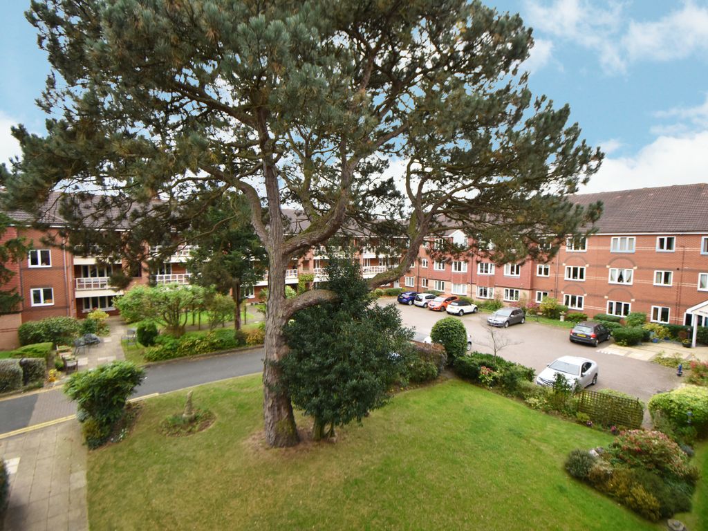2 bed flat for sale in Dove House Court, Grange Road, Solihull B91, £140,000