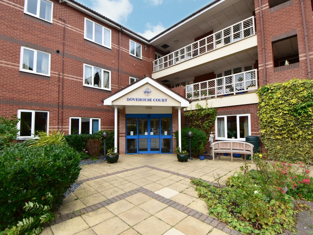 2 bed flat for sale in Dove House Court, Grange Road, Solihull B91, £140,000