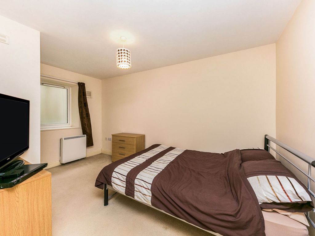 1 bed maisonette for sale in Rectory Court, Walnut Tree Close, Guildford, Surrey GU1, £220,000