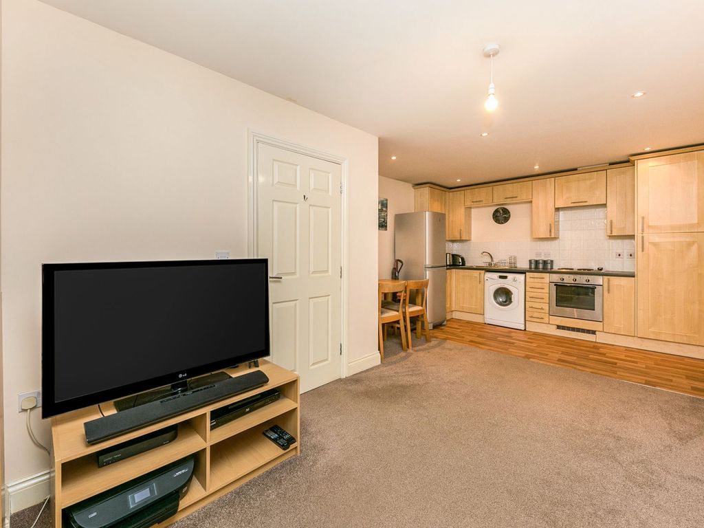 1 bed maisonette for sale in Rectory Court, Walnut Tree Close, Guildford, Surrey GU1, £220,000