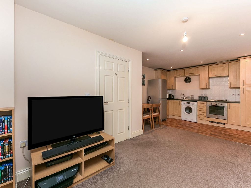 1 bed maisonette for sale in Rectory Court, Walnut Tree Close, Guildford, Surrey GU1, £220,000