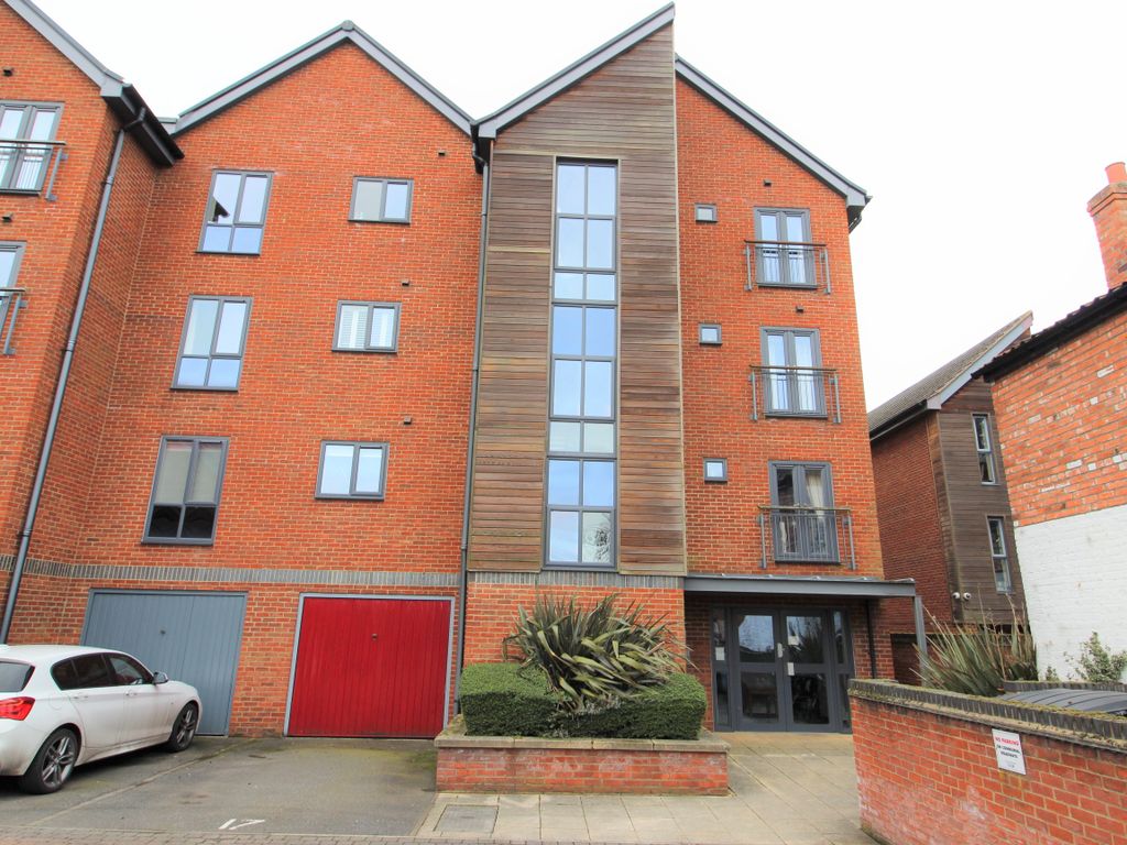 2 bed flat for sale in The Wharf, Morton, Gainsborough DN21, £135,000