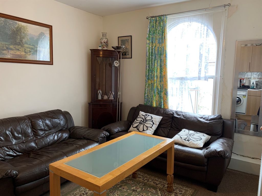 1 bed flat for sale in West Street, Leominster HR6, £60,000