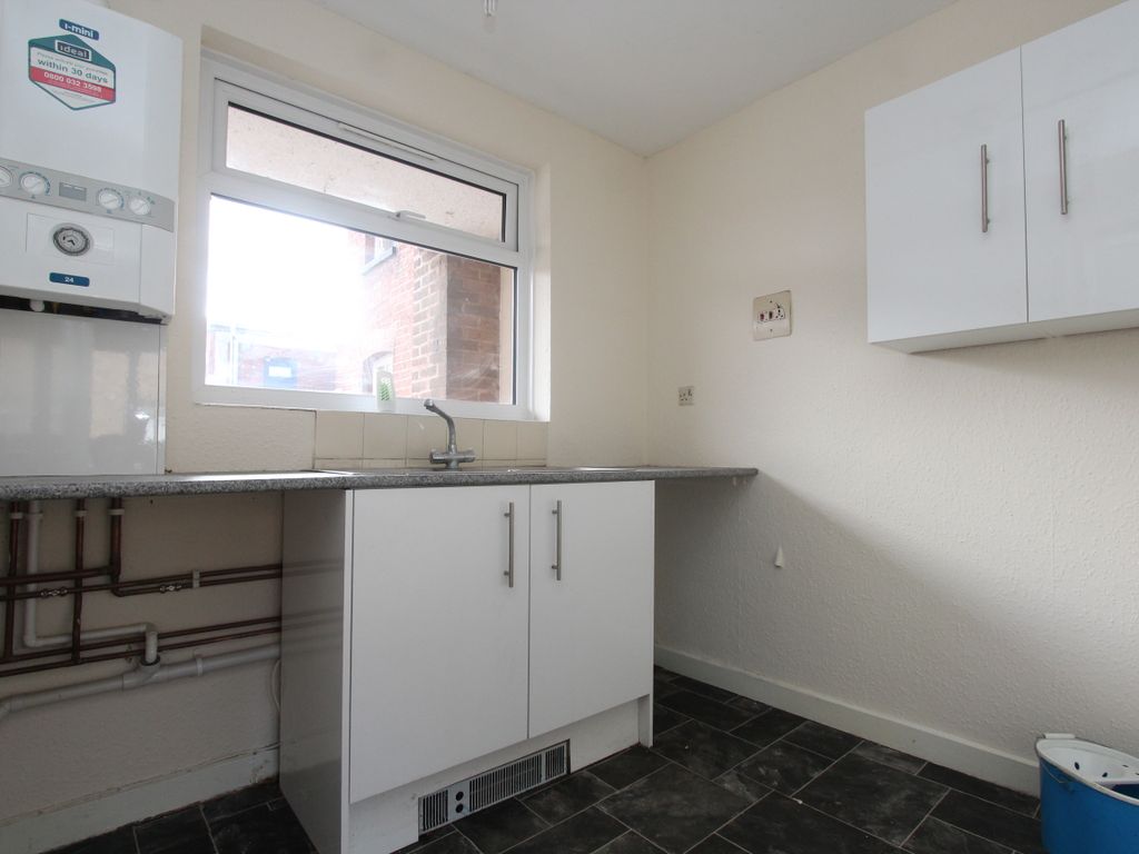 2 bed flat for sale in George Street, Tamworth B79, £105,000