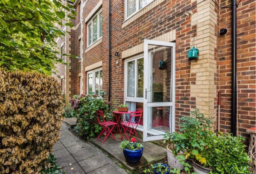 1 bed flat for sale in Homewalk House, Jews Walk, Sydenham, London SE26, £110,000