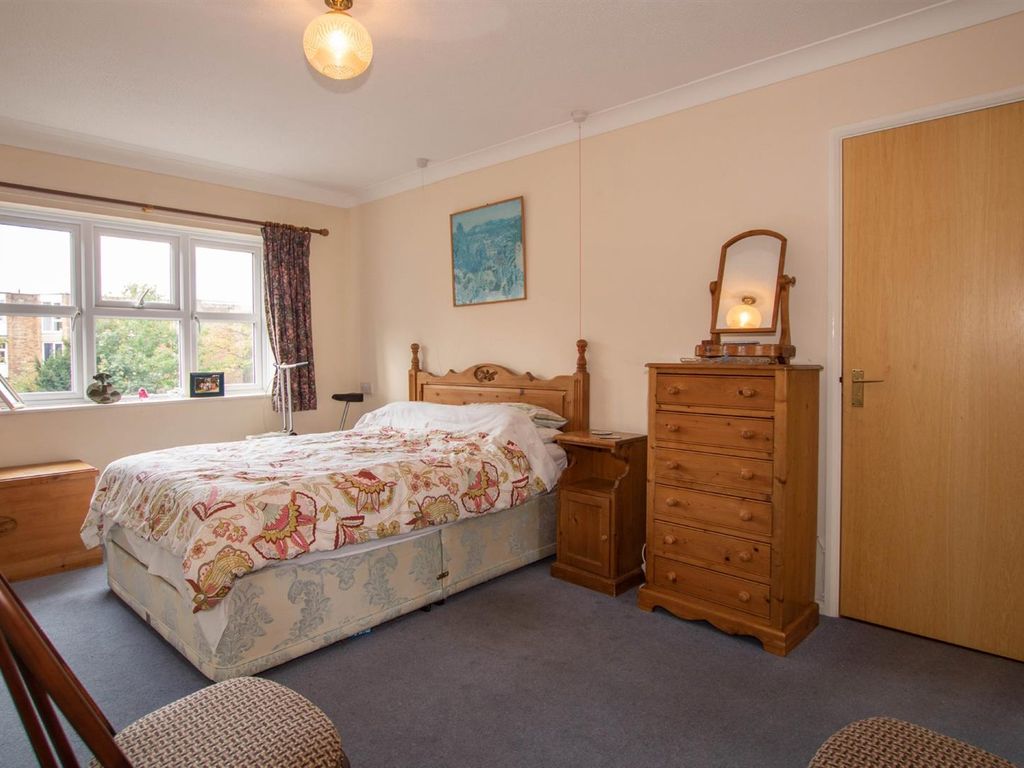 2 bed flat for sale in Audley Road, Saffron Walden CB11, £200,000