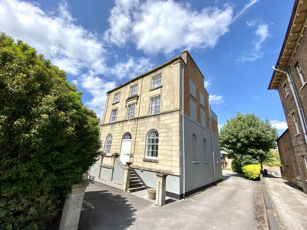 2 bed flat for sale in Wellington Road, Taunton, Somerset TA1, £179,000