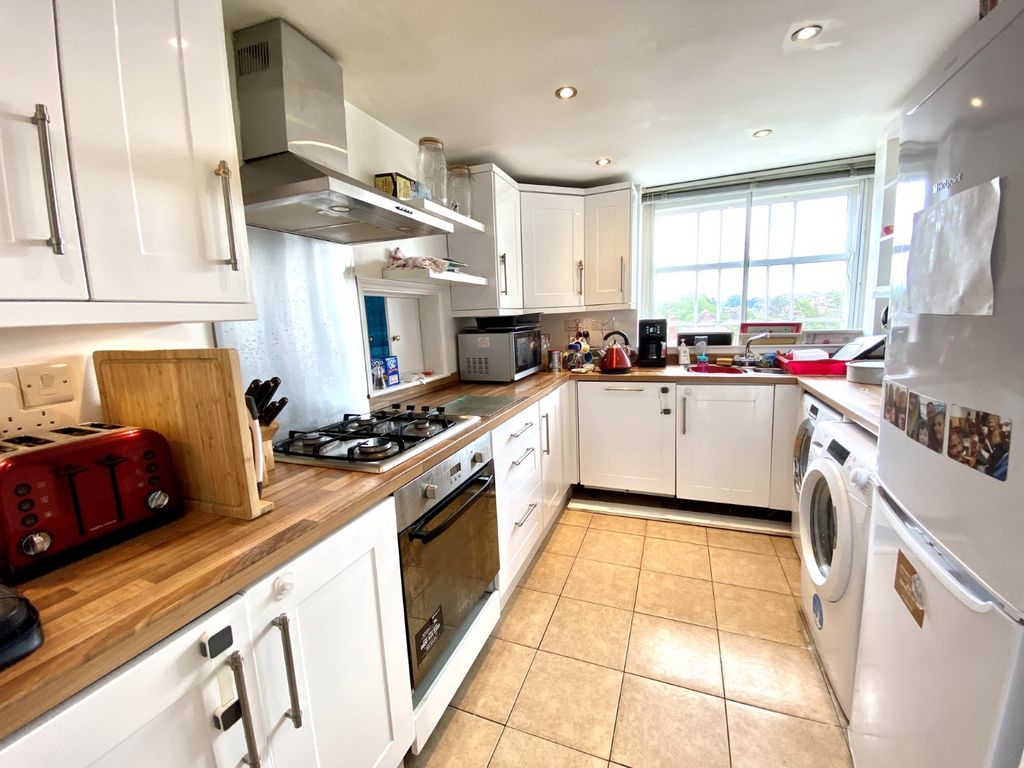 2 bed flat for sale in Wellington Road, Taunton, Somerset TA1, £179,000