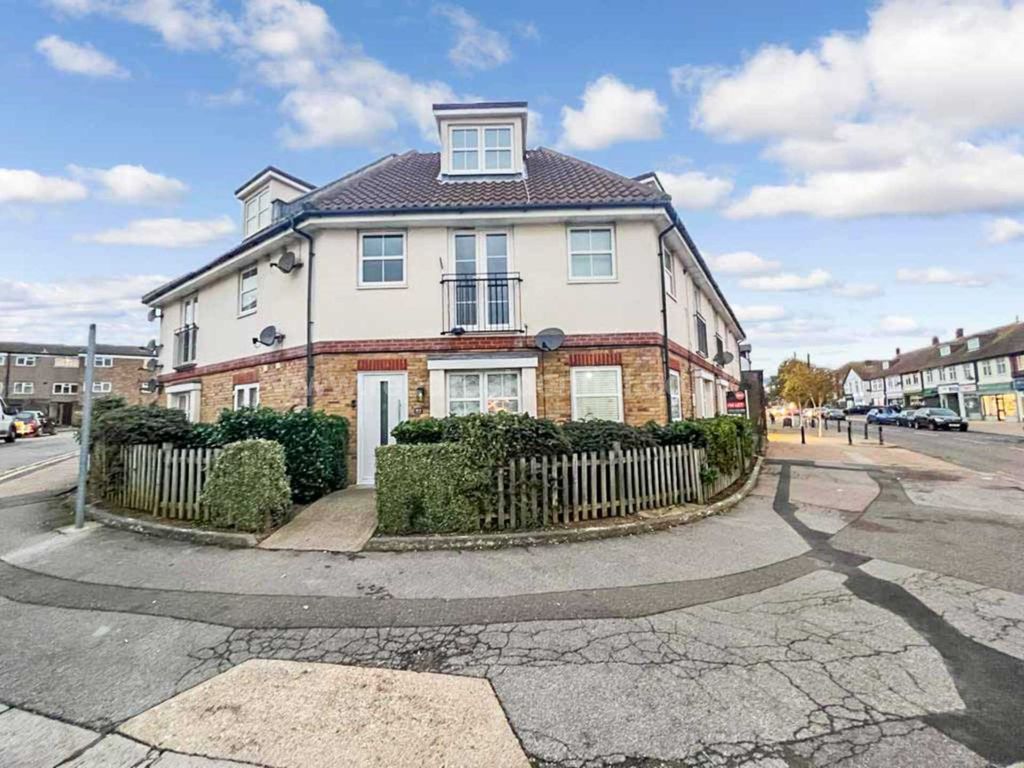 2 bed flat for sale in Ness Road, Shoeburyness SS3, £175,000