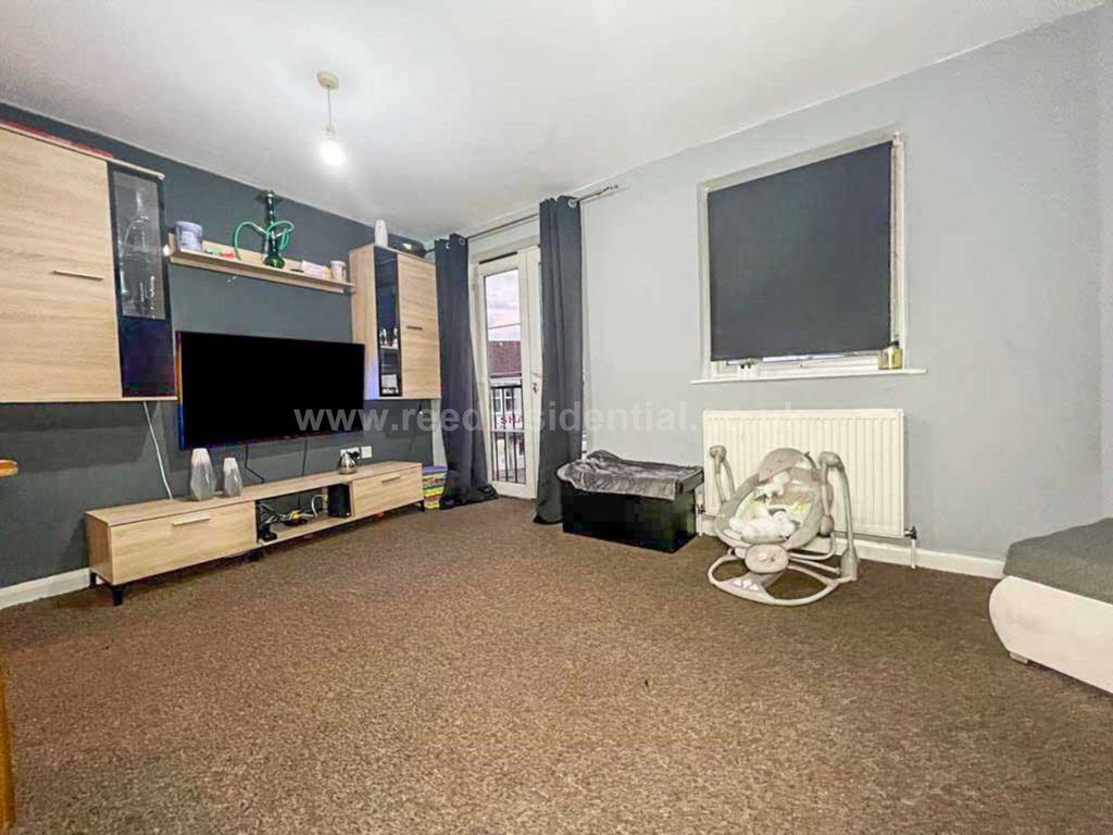 2 bed flat for sale in Ness Road, Shoeburyness SS3, £175,000