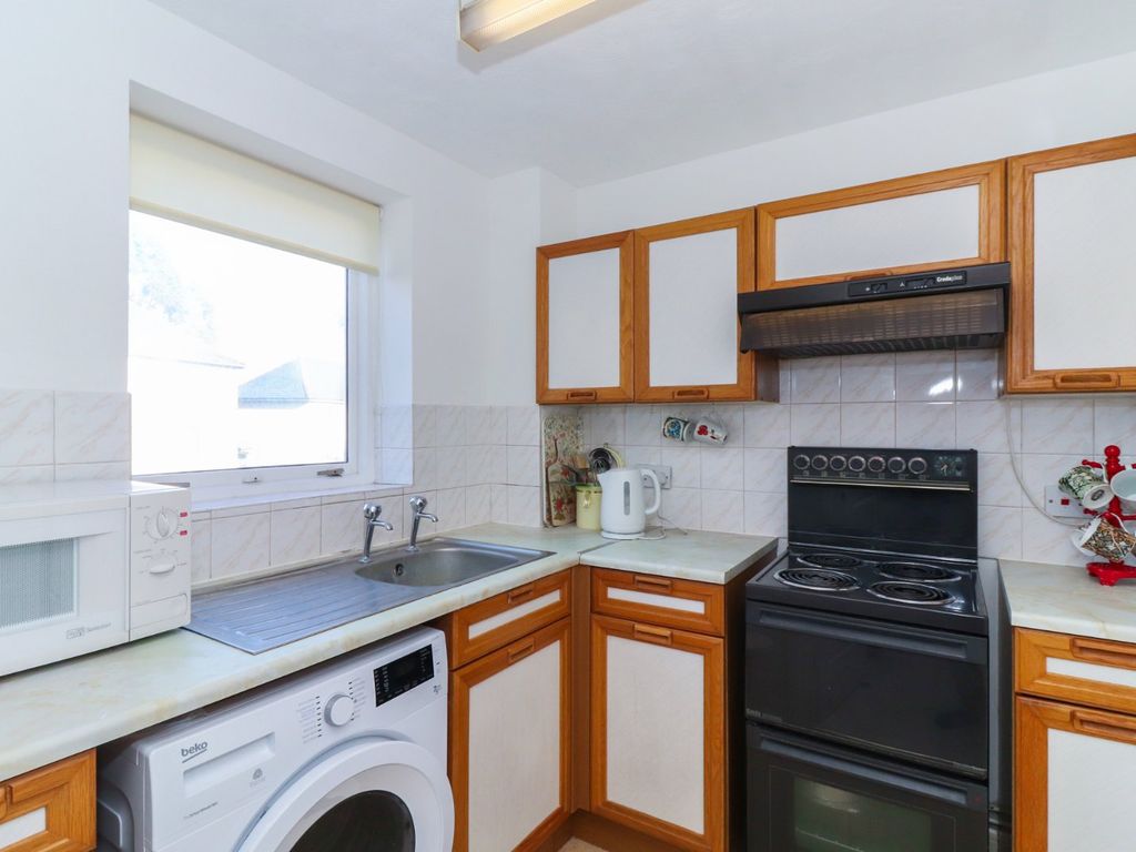 1 bed flat for sale in Church Lane, Kings Langley WD4, £220,000