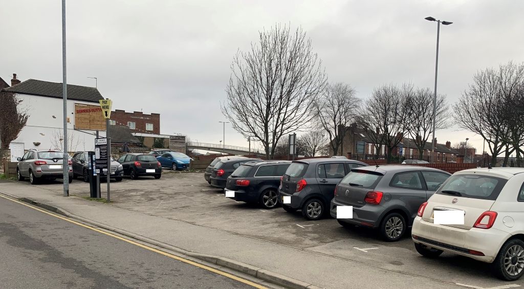 Parking/garage for sale in Newgate, Pontefract WF8, £125,000