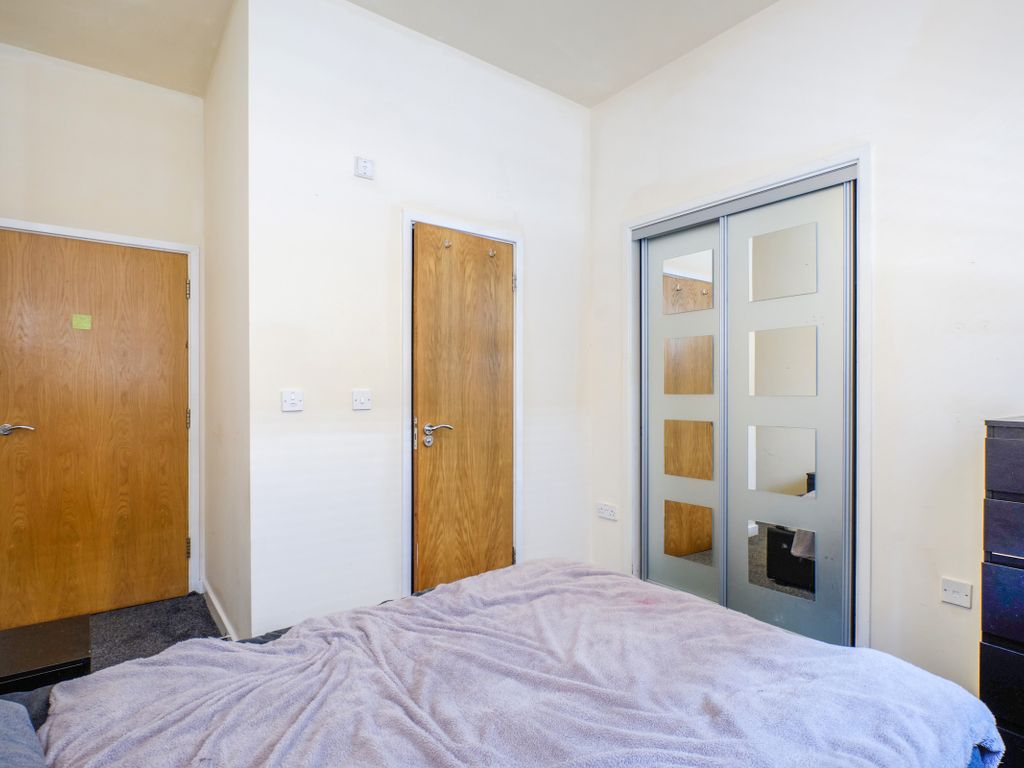 2 bed flat for sale in Suffolk Street Queensway, Birmingham B1, £160,000