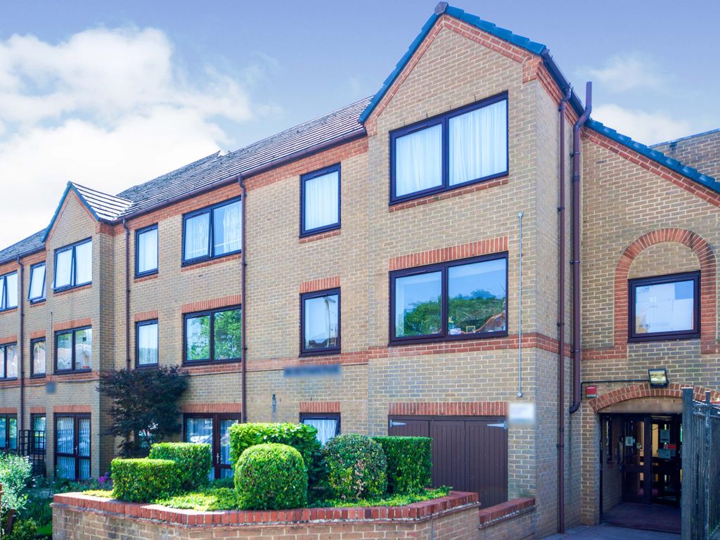 1 bed flat for sale in Lychgate Court, 34 Friern Park, North Finchley, London N12, £100,000