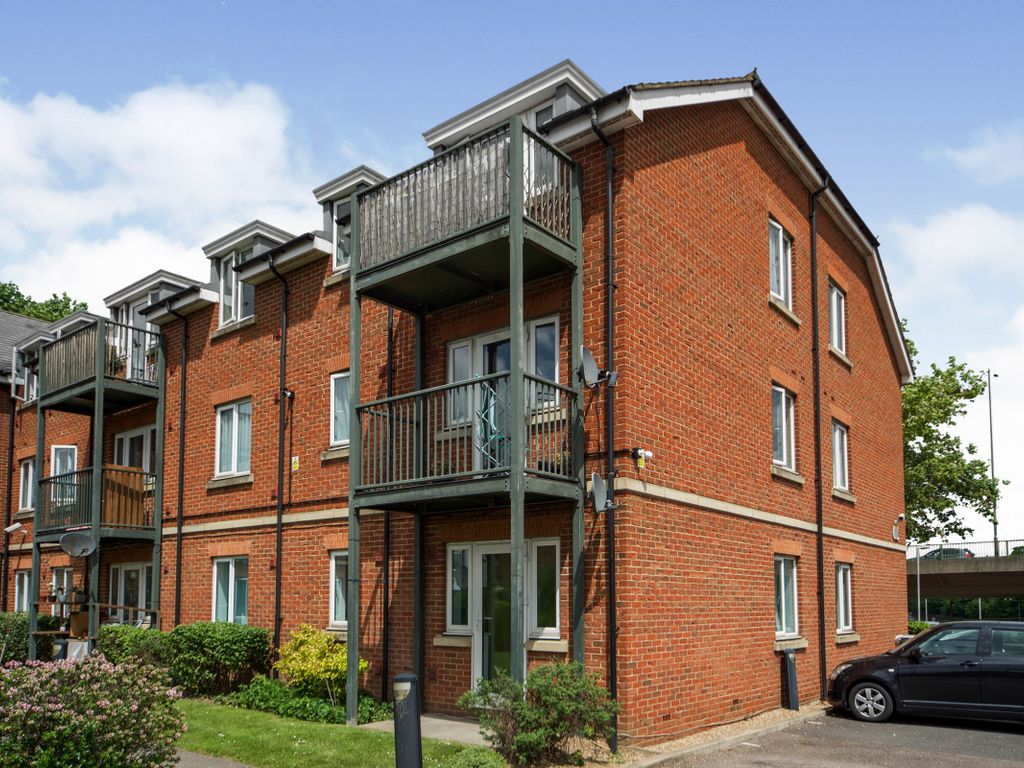 2 bed flat for sale in Connections House, 2 Glebe Road, London N3, £310,000