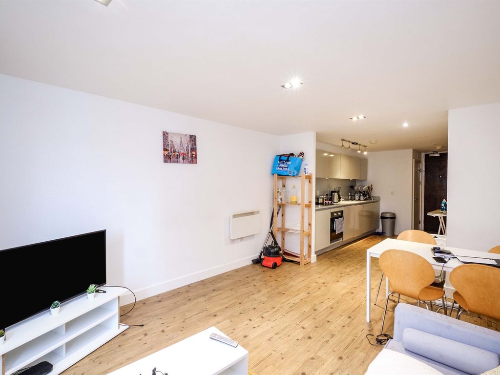 2 bed flat for sale in Clive Passage, Birmingham B4, £220,000