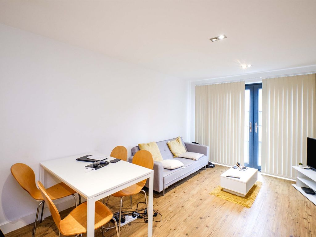 2 bed flat for sale in Clive Passage, Birmingham B4, £220,000