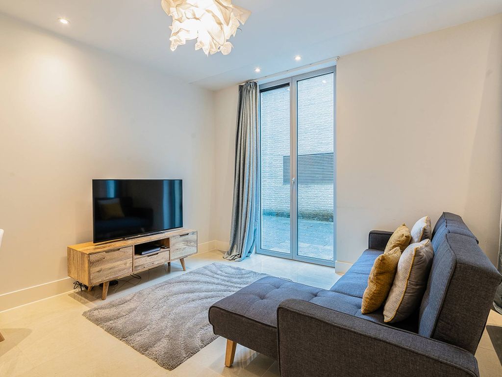1 bed flat for sale in St Vincent Place, Edinburgh EH3, £269,500