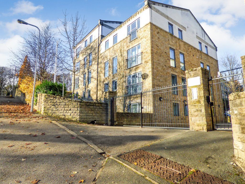 2 bed flat for sale in Cunliffe Road, Bradford BD8, £85,000