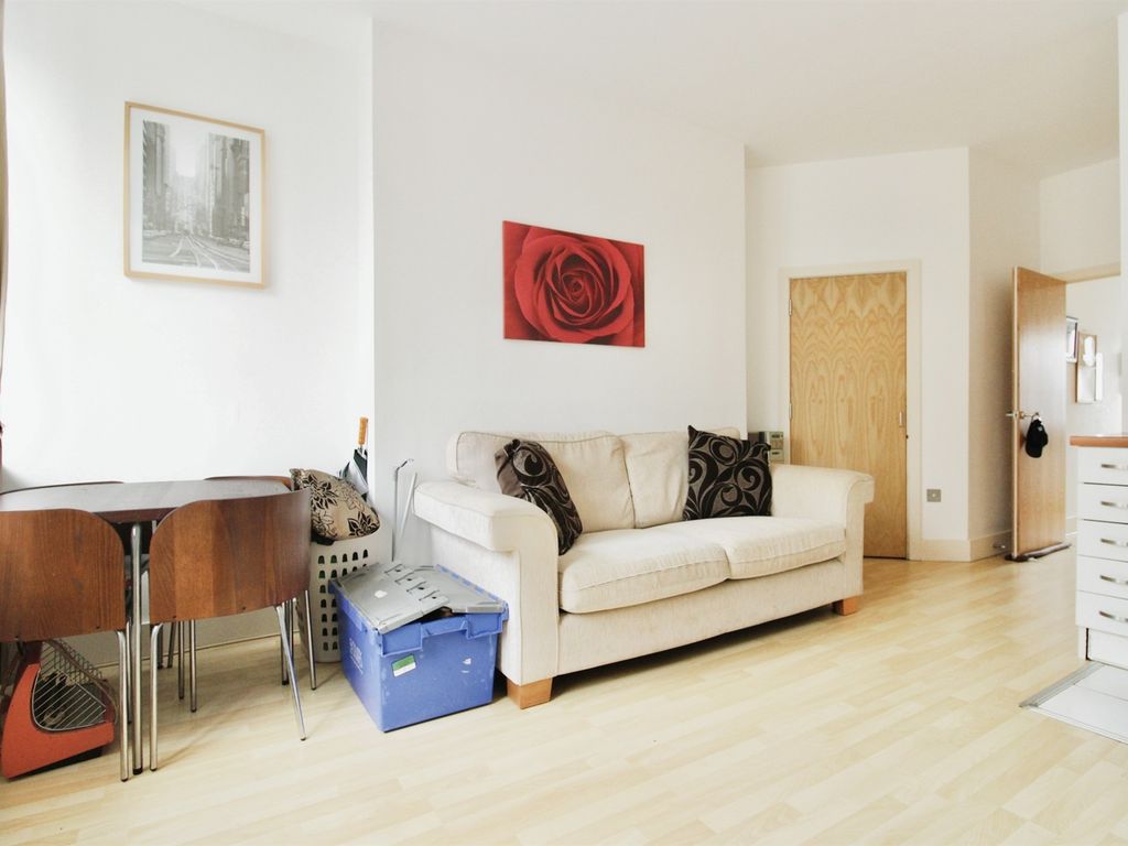 1 bed flat for sale in Woodlands Road, Barry CF62, £97,000