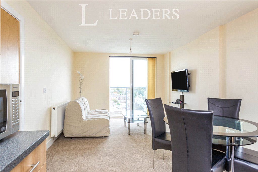 2 bed flat for sale in Fratton Way, Southsea PO4, £160,000