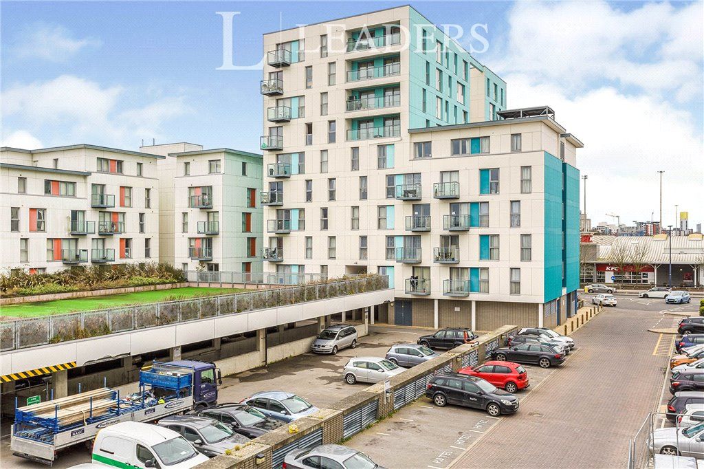 2 bed flat for sale in Fratton Way, Southsea PO4, £160,000