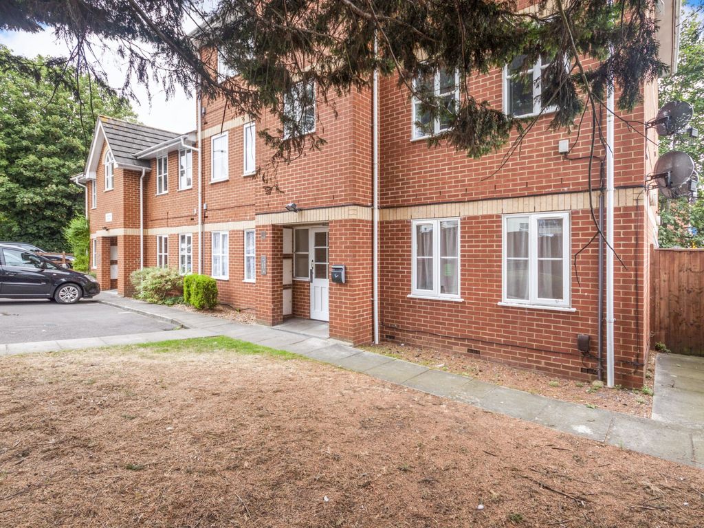 1 bed flat for sale in Cranford Mews, Berkeley Avenue, Reading, Berkshire RG1, £150,000