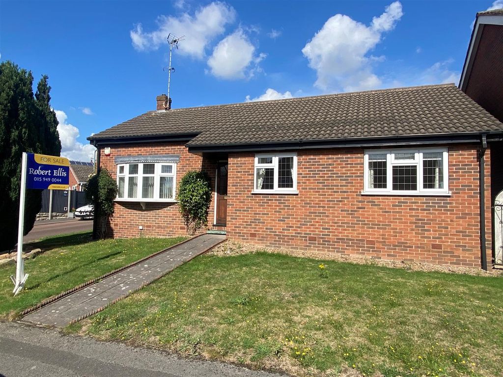 3 bed detached bungalow for sale in Iona Drive, Trowell, Nottingham NG9, £299,950