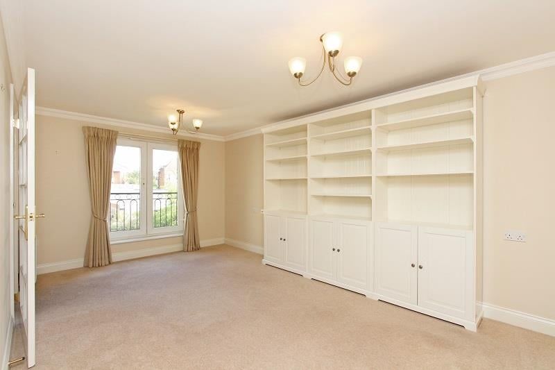 1 bed flat for sale in Pegasus Court, 194 Horn Lane, Acton W3, £200,000