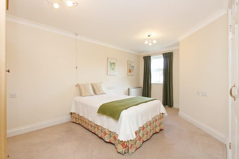 1 bed flat for sale in Pegasus Court, 194 Horn Lane, Acton W3, £200,000