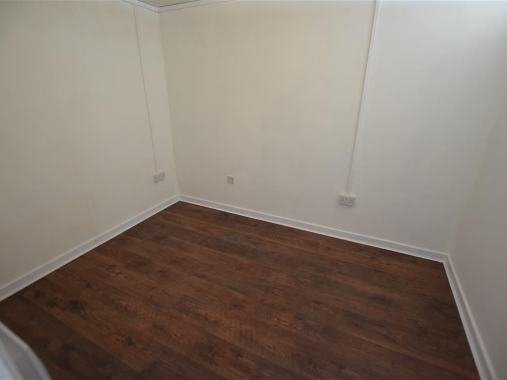 1 bed flat for sale in Dearne Walk, Bedford MK41, £120,000