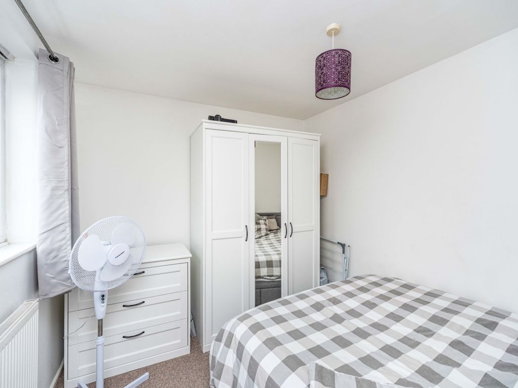 1 bed flat for sale in Mill Meadow, Bridgend CF33, £58,000