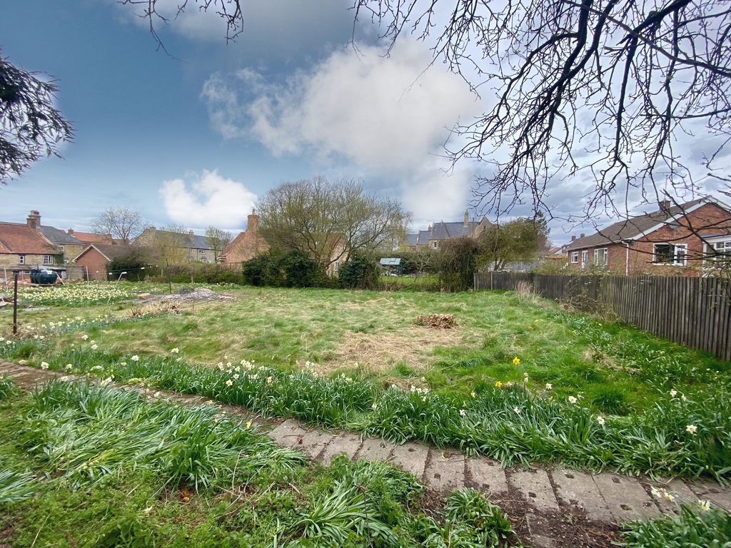 Land for sale in High Street, Corby Glen, Grantham NG33, £195,000