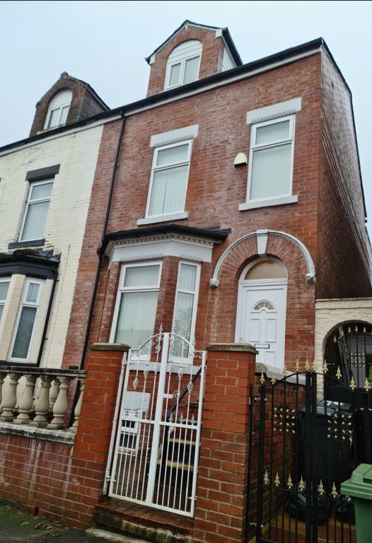 3 bed end terrace house for sale in Belgrave Road, Oldham OL8, £215,000