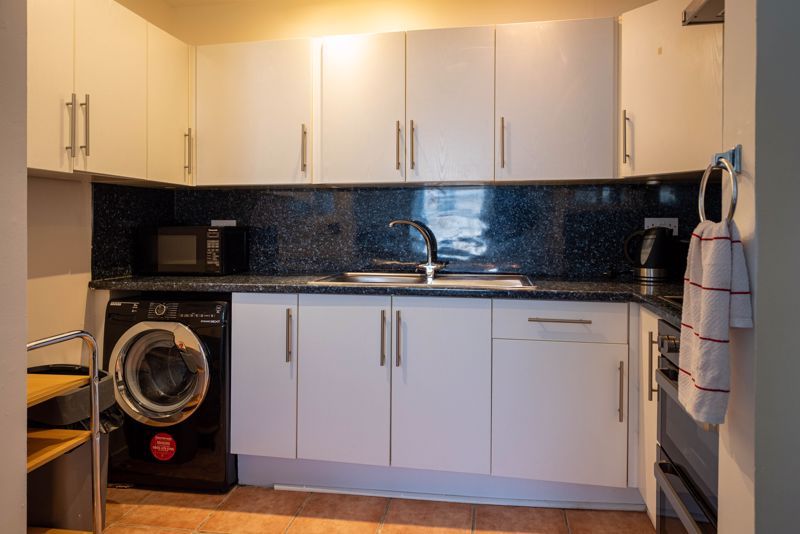 2 bed flat for sale in Adelphi, Aberdeen AB11, £82,000