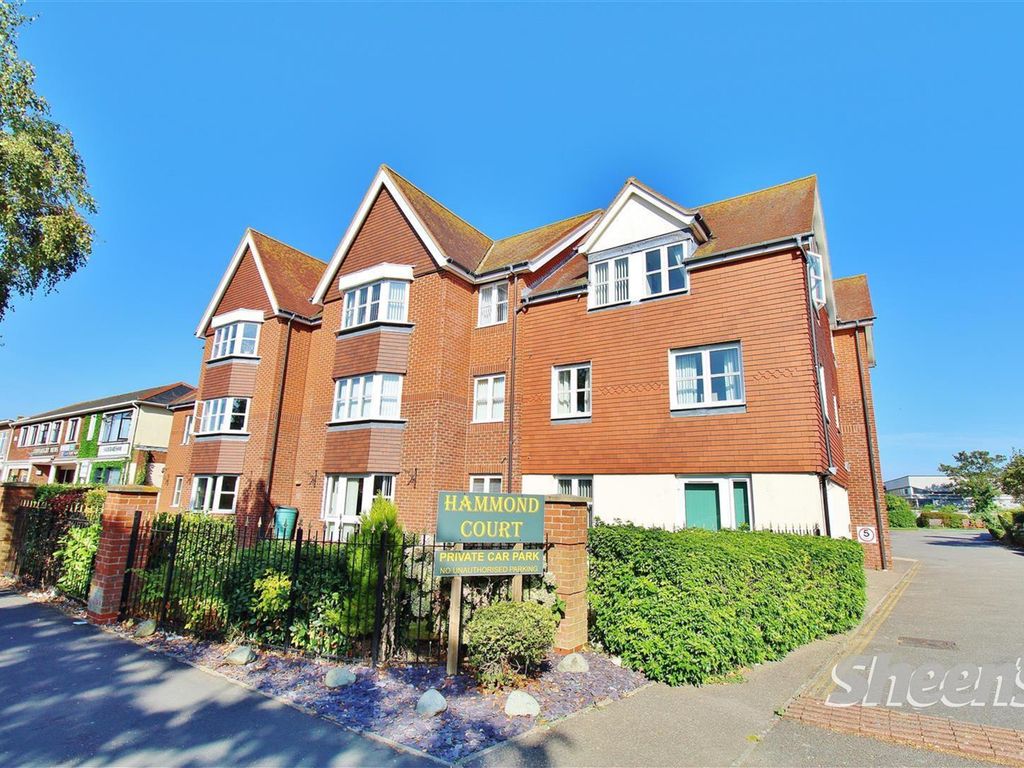 1 bed flat for sale in Connaught Avenue, Frinton-On-Sea CO13, £130,000