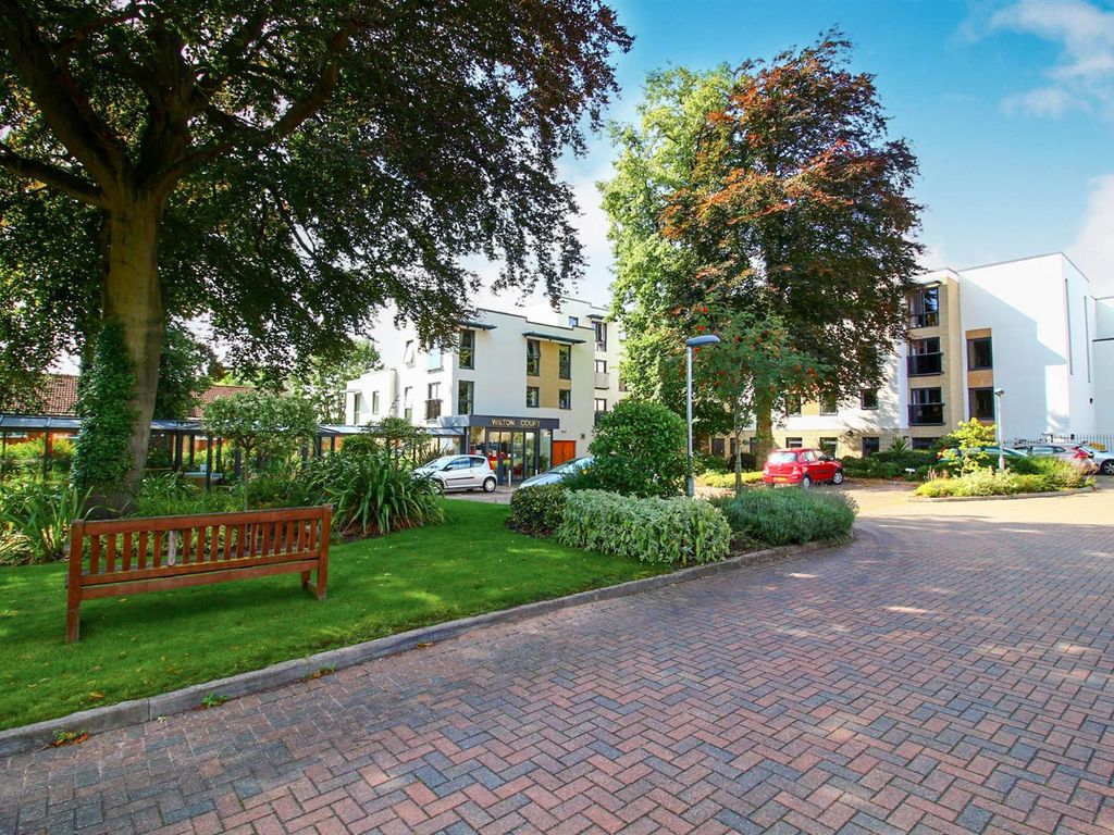 1 bed flat for sale in Wilton Court, Southbank Road, Kenilworth CV8, £230,000