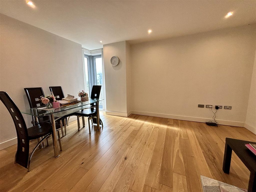 1 bed flat for sale in Bute Terrace, Cardiff CF10, £155,000