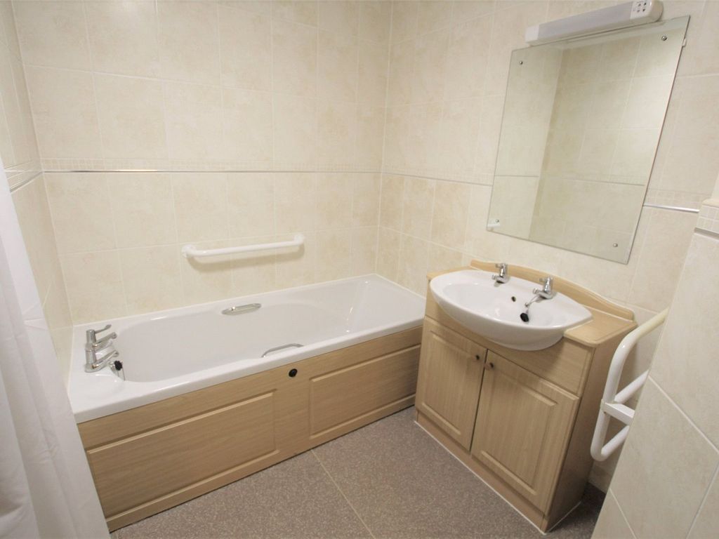 1 bed flat for sale in St Rumbolds Court, Buckingham Road, Brackley NN13, £99,950