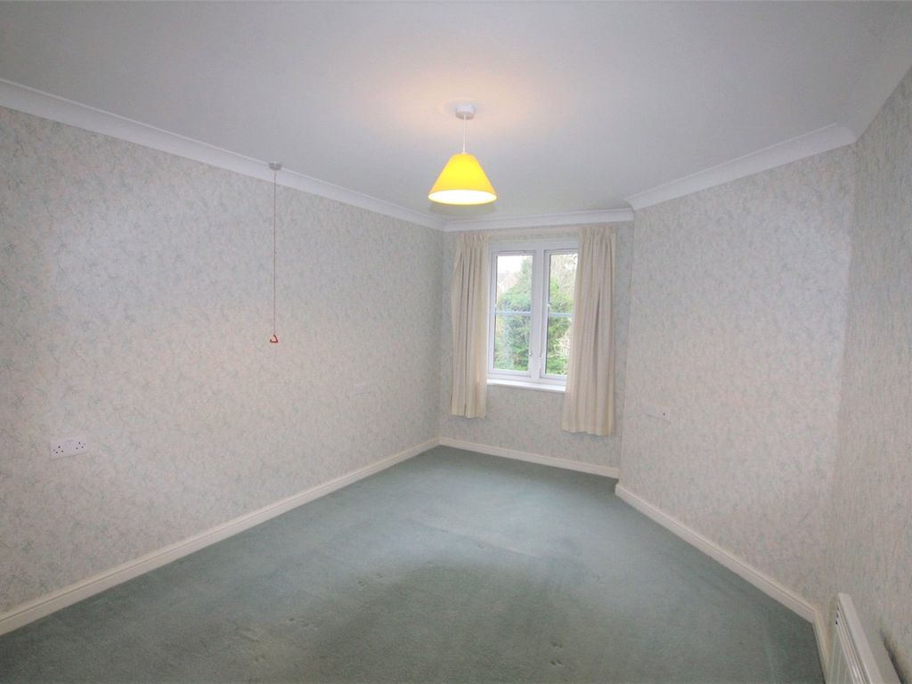 1 bed flat for sale in St Rumbolds Court, Buckingham Road, Brackley NN13, £99,950