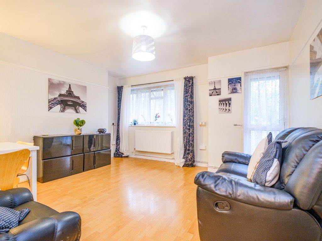 1 bed flat for sale in Elmington Estate, London SE5, £300,000