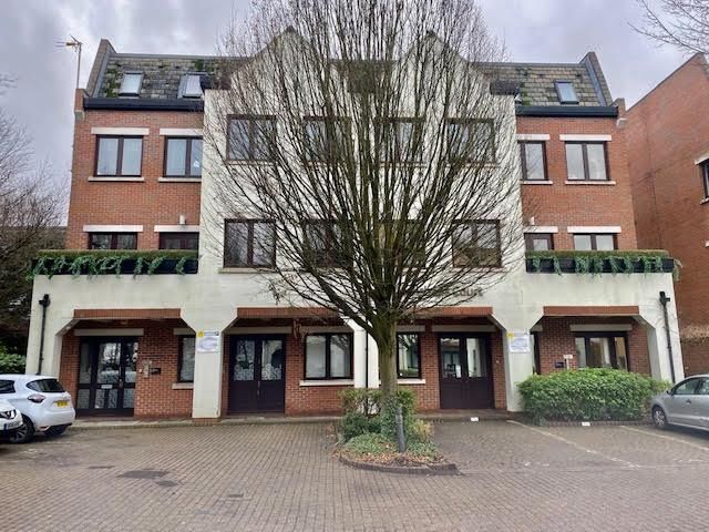 Office for sale in Bishops Court, Lincolns Inn Office Village, Lincoln Road, High Wycombe, Bucks HP12, £625,000