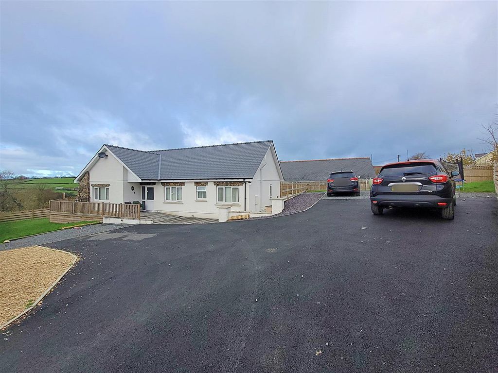 3 bed detached bungalow for sale in Llanllwni, Llanybydder SA40, £280,000