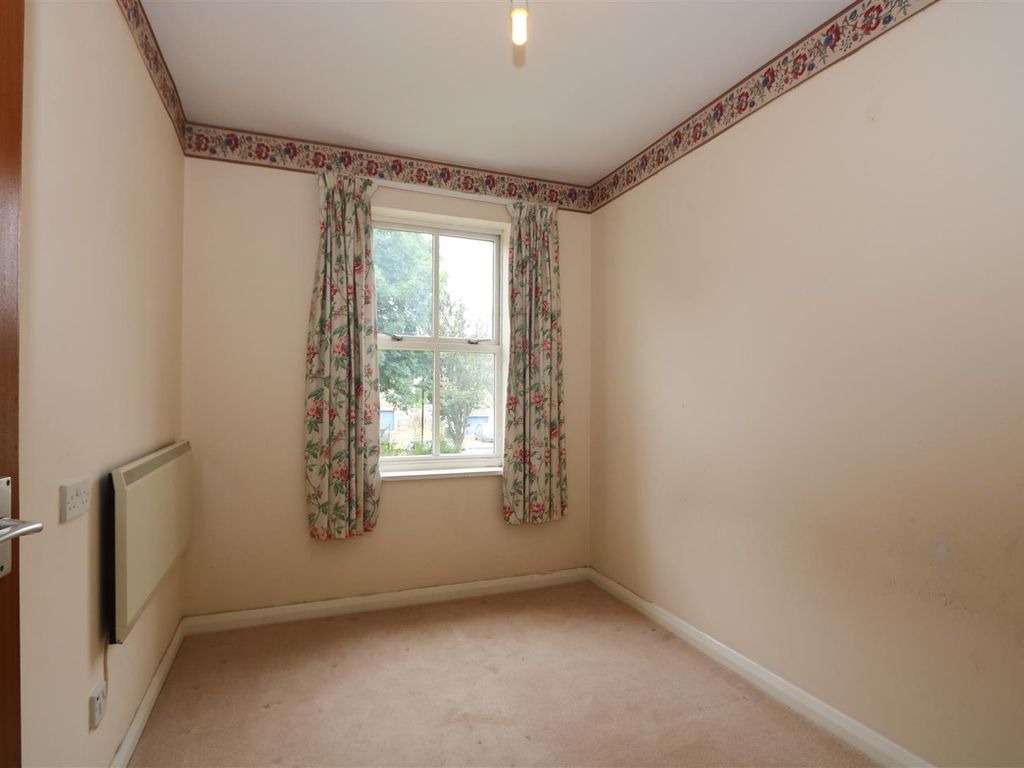2 bed flat for sale in Brassmill Lane, Bath BA1, £139,950