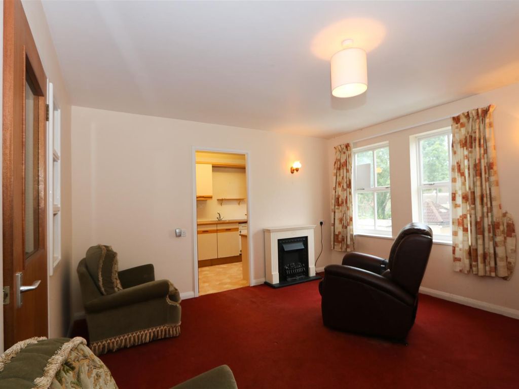 2 bed flat for sale in Brassmill Lane, Bath BA1, £139,950
