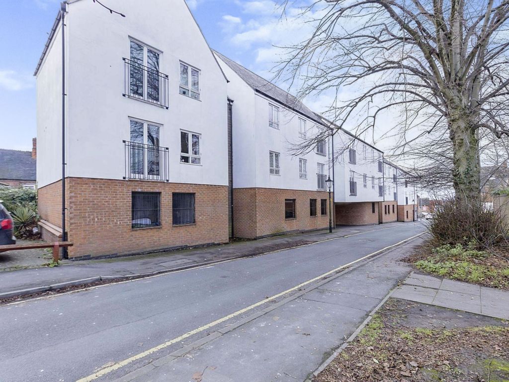 1 bed flat for sale in Wood Street, Hinckley LE10, £120,000